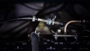 دلیل بالا رفتن دور موتور در حالت درجا